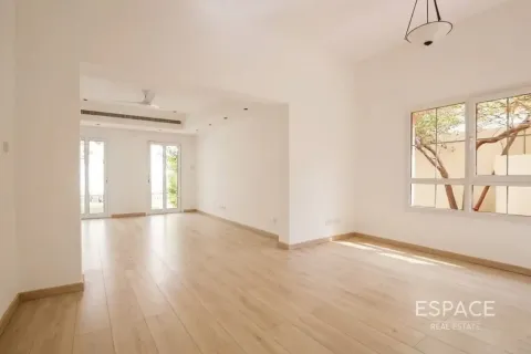 Vila u The Lakes, Dubai, UAE 4 spavaćih soba, 254 m2 Br. 738195 - fotografija 4