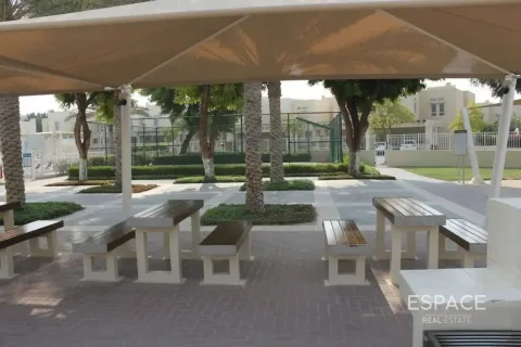 Vila u The Lakes, Dubai, UAE 4 spavaćih soba, 254 m2 Br. 738195 - fotografija 20
