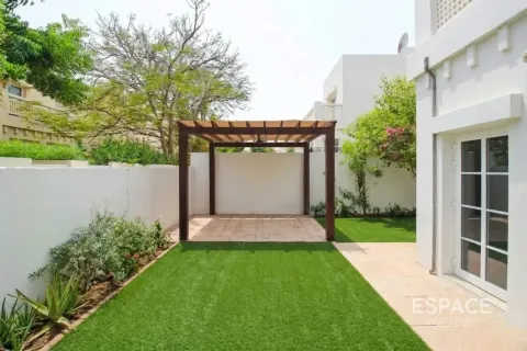 Vila u The Lakes, Dubai, UAE 4 spavaćih soba, 254 m2 Br. 738195 - fotografija 15