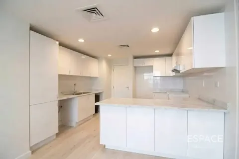 Vila u The Lakes, Dubai, UAE 4 spavaćih soba, 254 m2 Br. 738195 - fotografija 6