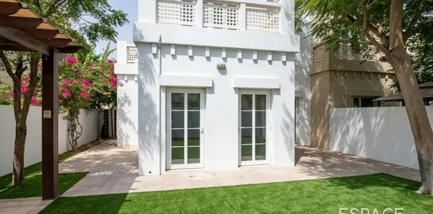 Vila u The Lakes, Dubai, UAE 254 m2, 4 spavaćih soba Br. 738195