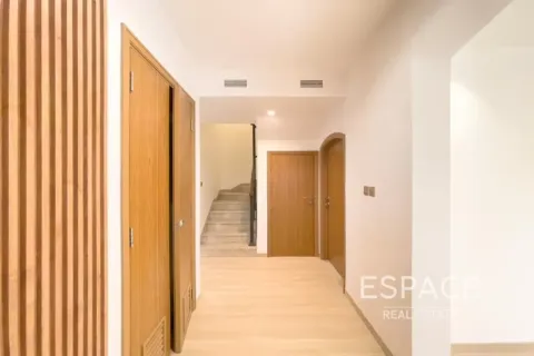 Villa zur Miete in The Lakes, Dubai, VAE 3 Schlafzimmer, 223 m2 Nr. 738194 - Foto 3