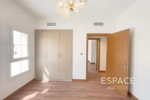 Villa zur Miete in The Lakes, Dubai, VAE 3 Schlafzimmer, 223 m2 Nr. 738194 - Foto 9