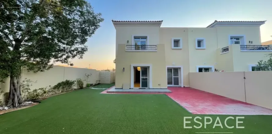 Villa in The Lakes, Dubai, VAE: 3 Schlafzimmer, 223 m2 Nr. 738194
