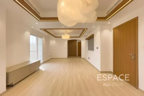 Villa zur Miete in The Lakes, Dubai, VAE 3 Schlafzimmer, 223 m2 Nr. 738194 - Foto 2