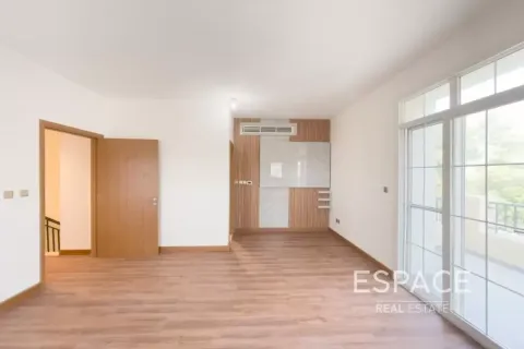 Villa zur Miete in The Lakes, Dubai, VAE 3 Schlafzimmer, 223 m2 Nr. 738194 - Foto 5