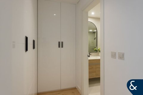 Appartamento in affitto a Jumeirah Golf Estates, Dubai, EAU 2 camere da letto, 127 mq. № 688909 - foto 9