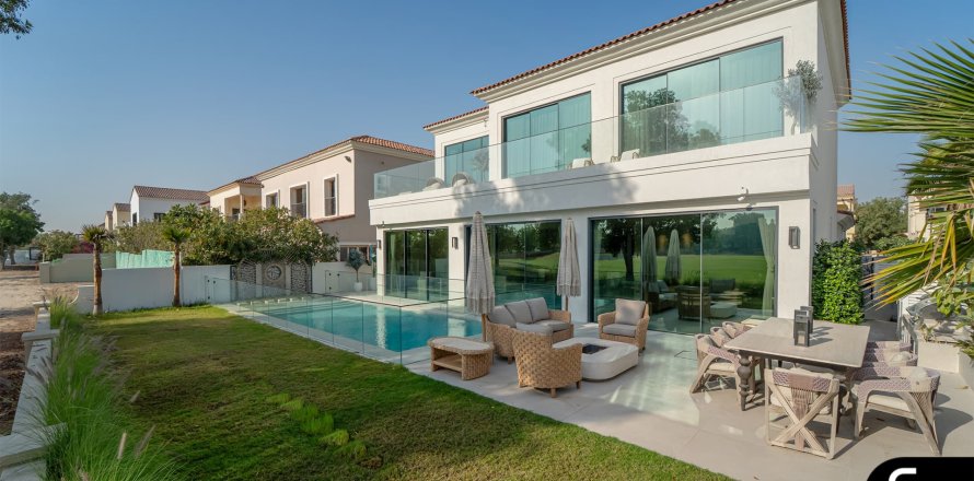 Villa asukohaga Jumeirah Golf Estates, Dubai, AÜE: 5 magamistoaga, 620 m² Nr 688908