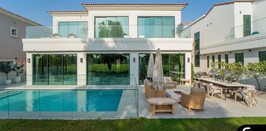 Villa à Jumeirah Golf Estates, Dubai, EAU: 5 chambres, 620 m2 № 688908