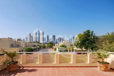 Vilë në Meadows, Dubai, Emiratet e Bashkuara Arabe 5 dhoma gjumi, 570 m2. № 706689 - Foto 9