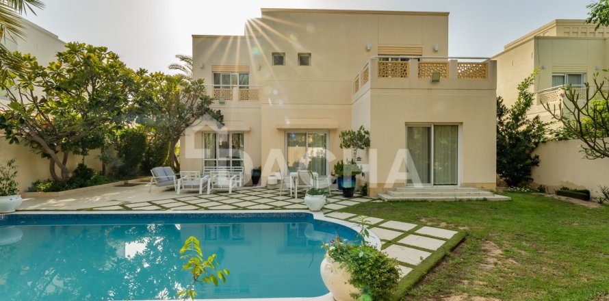 Vilë në Meadows, Dubai, Emiratet e Bashkuara Arabe 5 dhoma gjumi, 570 m2. № 706689