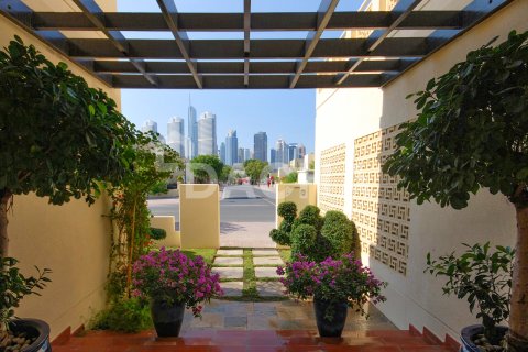 Vilë në Meadows, Dubai, Emiratet e Bashkuara Arabe 5 dhoma gjumi, 570 m2. № 706689 - Foto 24