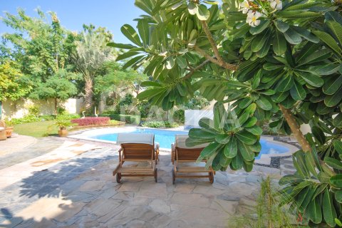 Vilë në Meadows, Dubai, Emiratet e Bashkuara Arabe 5 dhoma gjumi, 570 m2. № 706689 - Foto 12