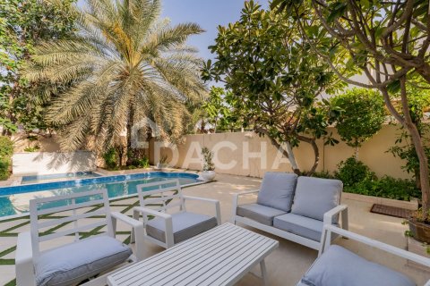 Vilë në Meadows, Dubai, Emiratet e Bashkuara Arabe 5 dhoma gjumi, 570 m2. № 706689 - Foto 8