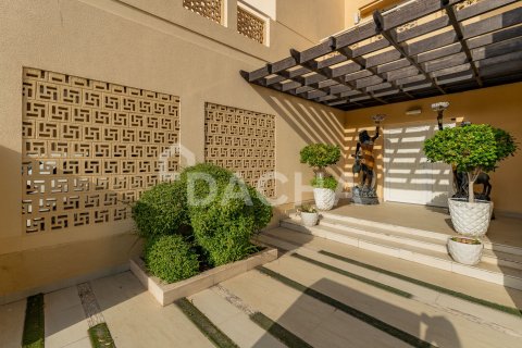 Vilë në Meadows, Dubai, Emiratet e Bashkuara Arabe 5 dhoma gjumi, 570 m2. № 706689 - Foto 4