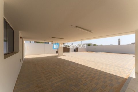 Vilă de închiriat în Abu Dhabi, EAU 5 dormitoare, 565.9 mp. №689623 - poză 4