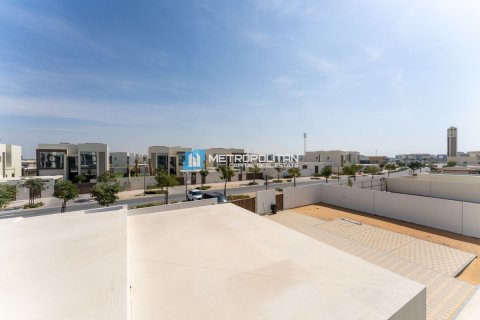 Vilă de închiriat în Abu Dhabi, EAU 5 dormitoare, 565.9 mp. №689623 - poză 14