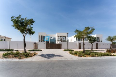 Villa sa Abu Dhabi, UAE 5 silid-tulugan, 565.9 sq.m. № 689623