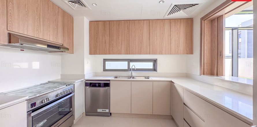 Villa in Dubai, VAE 4 slaapkamers, 411.7 vr.m. nr 655658
