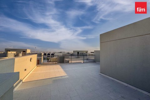 Villa te huur in Dubai, VAE 4 slaapkamers, 411.7 vr.m., nr 655658 - foto 12