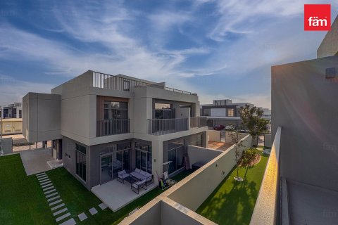Villa te huur in Dubai, VAE 4 slaapkamers, 411.7 vr.m., nr 655658 - foto 3