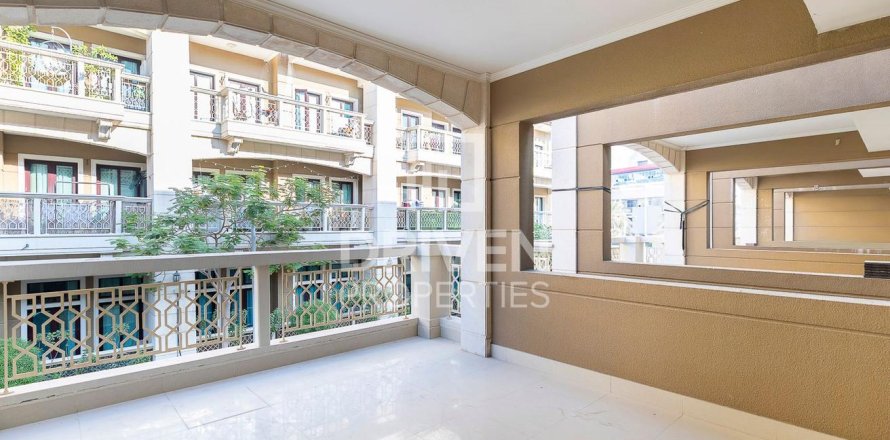Radový dom v Jumeirah Village Circle, Dubai, SAE 4 spálne, 359 m2 č. 654739