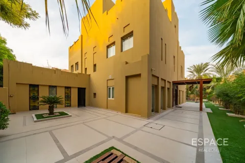 Villa te koop in Arabian Ranches, Dubai, VAE 7 slaapkamers, 590 vr.m., nr 661044 - foto 18