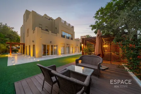 Villa te koop in Arabian Ranches, Dubai, VAE 7 slaapkamers, 590 vr.m., nr 661044 - foto 1