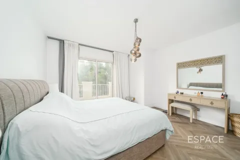 Villa in The Lakes, Dubai, UAE 3 bedrooms, 280 sq.m. № 661046 - photo 15