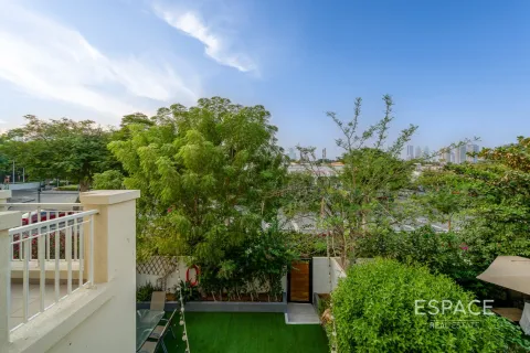 Villa in The Lakes, Dubai, UAE 3 bedrooms, 280 sq.m. № 661046 - photo 17