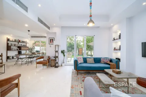 Villa in The Lakes, Dubai, UAE 3 bedrooms, 280 sq.m. № 661046 - photo 4