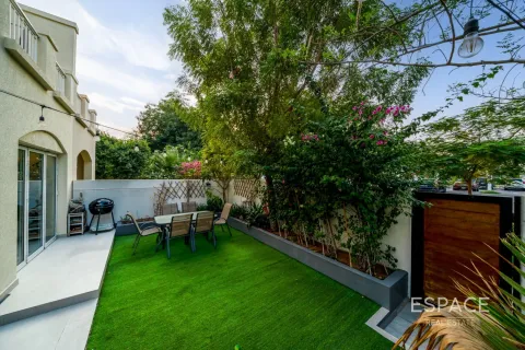 Villa in The Lakes, Dubai, UAE 3 bedrooms, 280 sq.m. № 661046 - photo 18