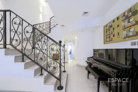 Villa in The Lakes, Dubai, UAE 3 bedrooms, 280 sq.m. № 661046 - photo 7