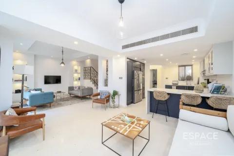 Villa in The Lakes, Dubai, UAE 3 bedrooms, 280 sq.m. № 661046 - photo 2