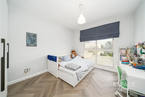 Villa in The Lakes, Dubai, UAE 3 bedrooms, 280 sq.m. № 661046 - photo 10