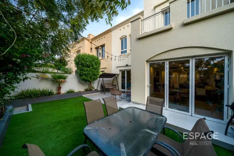 Villa in The Lakes, Dubai, UAE 3 bedrooms, 280 sq.m. № 661046 - photo 19