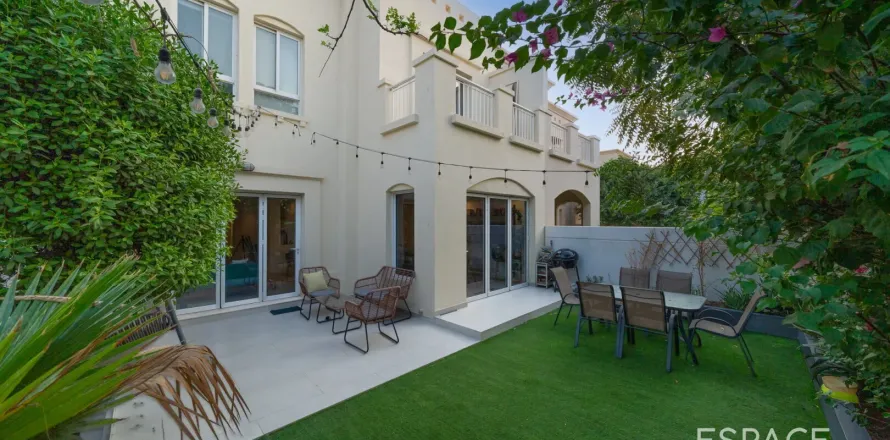 Villa in The Lakes, Dubai, UAE 3 bedrooms, 280 sq.m. № 661046