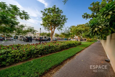 Villa in The Lakes, Dubai, UAE 3 bedrooms, 280 sq.m. № 661046 - photo 20