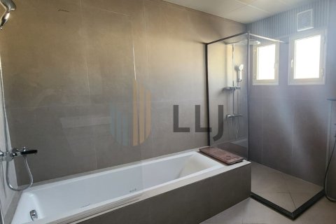 Villa en alquiler en Al Bateen, Abu Dhabi, EAU 4 dormitorios, 325.2 m2 № 669020 - foto 13