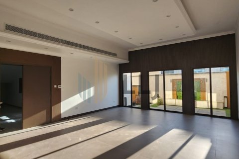 Villa en alquiler en Al Bateen, Abu Dhabi, EAU 4 dormitorios, 325.2 m2 № 669020 - foto 5