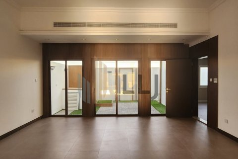 Villa en alquiler en Al Bateen, Abu Dhabi, EAU 4 dormitorios, 325.2 m2 № 669020 - foto 4