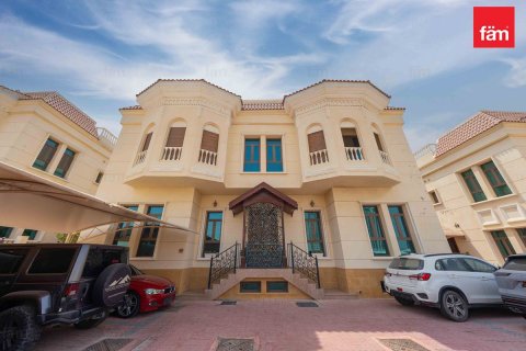 Σπίτι σε Wadi Al Safa 2, Dubai, ΗΑΕ 5 υπνοδωμάτια, 206.3 τ.μ. Αρ. 638141 - φωτογραφία 1