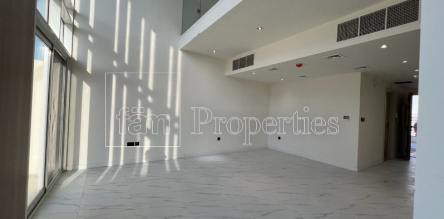 Dubai, UAE의 빌라 침실 4개, 242제곱미터 번호 659180