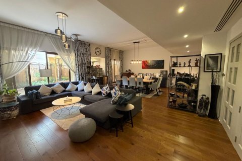 Kuća u nizu u Al Garhoud, Dubai, UAE 4 spavaćih soba, 234.12 m2 Br. 764413 - fotografija 2