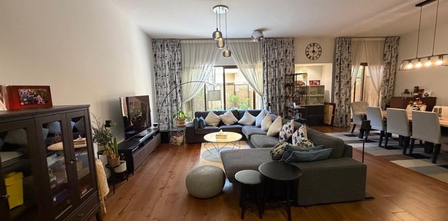 Townhouse sa Al Garhoud, Dubai, UAE 4 silid-tulugan, 234.12 sq.m. № 764413