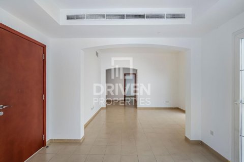 Townhouse in The Lakes, Dubai, UAE 3 bedrooms, 255 sq.m. № 654602 - photo 2