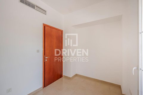 Townhouse in The Lakes, Dubai, UAE 3 bedrooms, 255 sq.m. № 654602 - photo 11