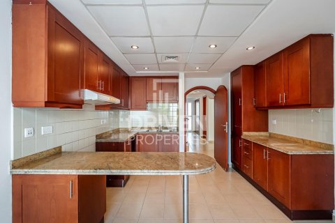 Townhouse in The Lakes, Dubai, UAE 3 bedrooms, 255 sq.m. № 654602 - photo 17