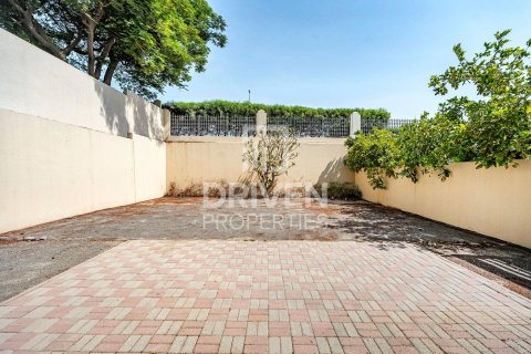 Townhouse in The Lakes, Dubai, UAE 3 bedrooms, 255 sq.m. № 654602 - photo 26