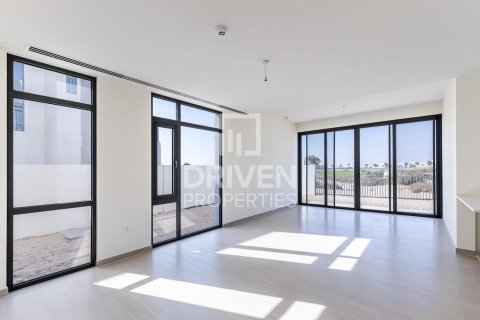 Зняти в оренду віллу в Dubai South (Dubai World Central), Дубай, ОАЕ 4 спальні, 275м2, № 655036 - фото 1